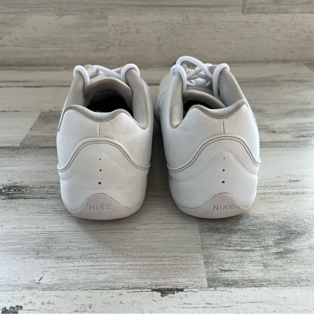 Nike Women’s Sport Lace up Cheer Shoes Size 10.5 Man Made Materials - Picture 8 of 9